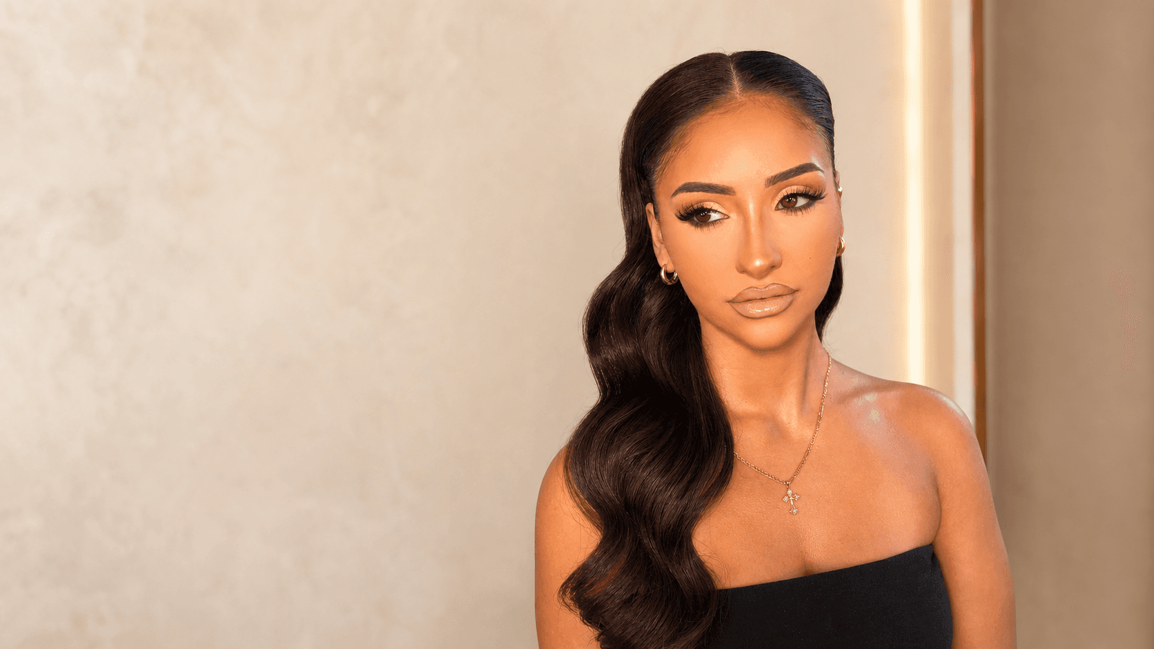 Style inspiration: signature full glam, sleek side-swept waves